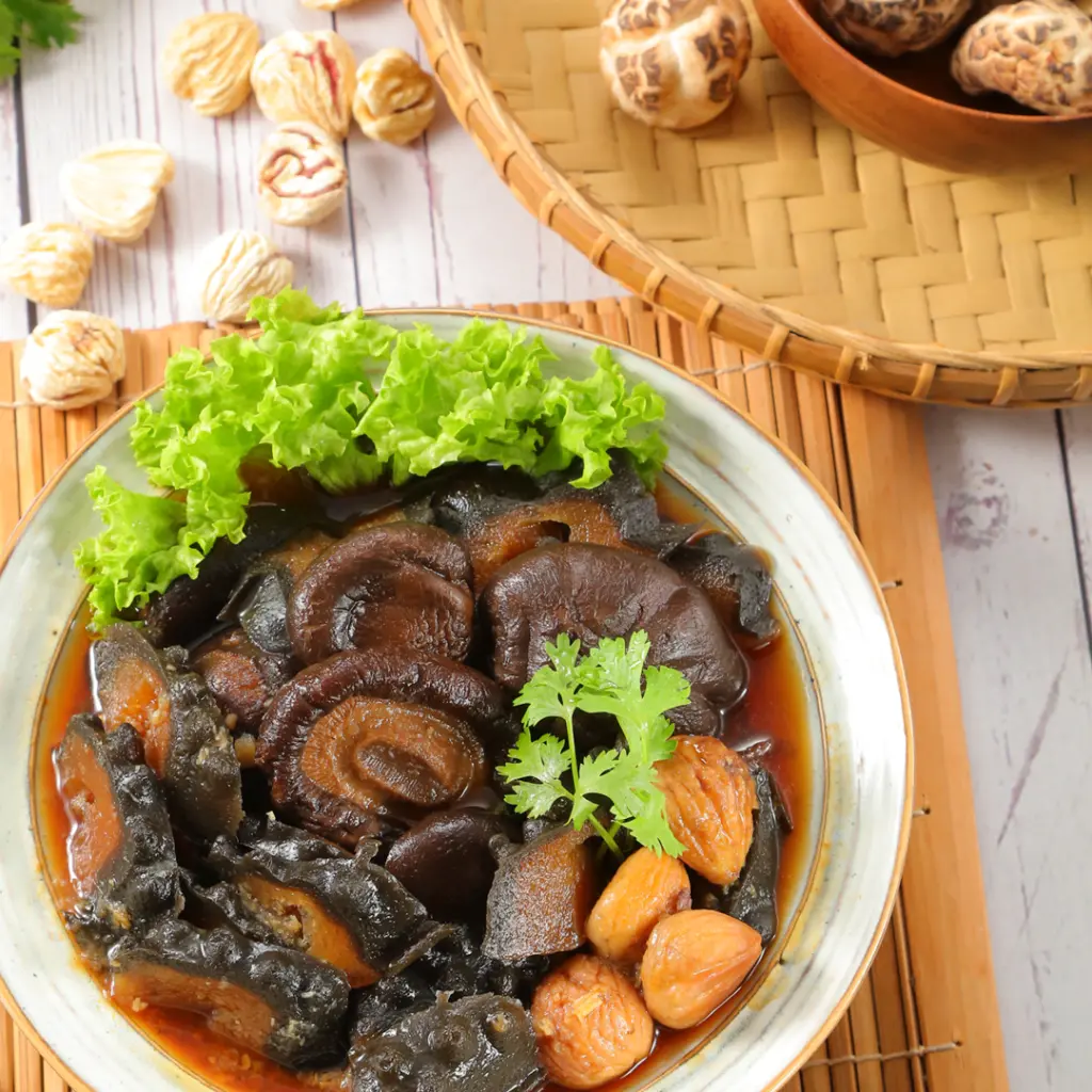 braised-sea-cucumber-with-mushroom_02.webp