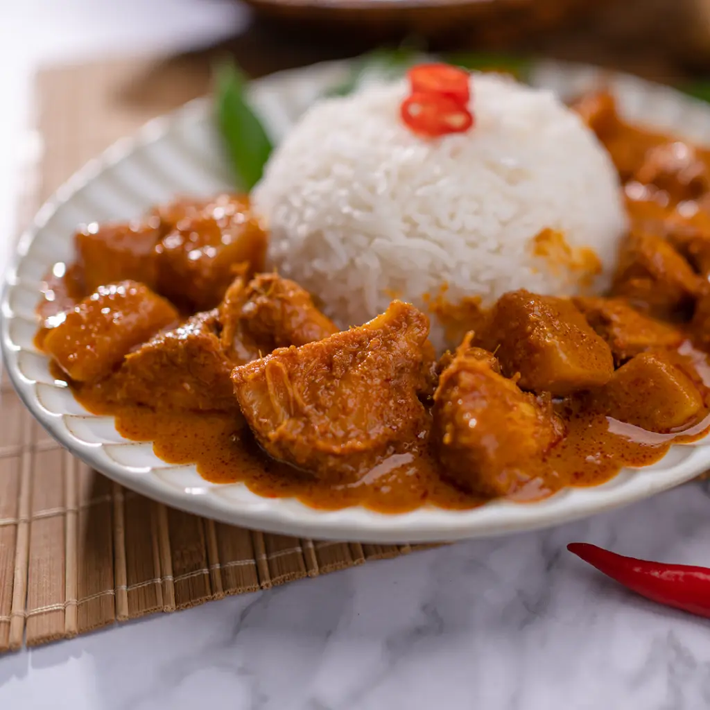 curry-chicken-with-steam-rice_06.webp
